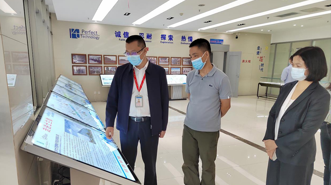 國開金融副總裁盧偉一行考察成都新葡京平臺半導體制造有限公司